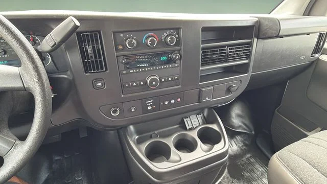 Used 2025 White GMC Work Van image 27