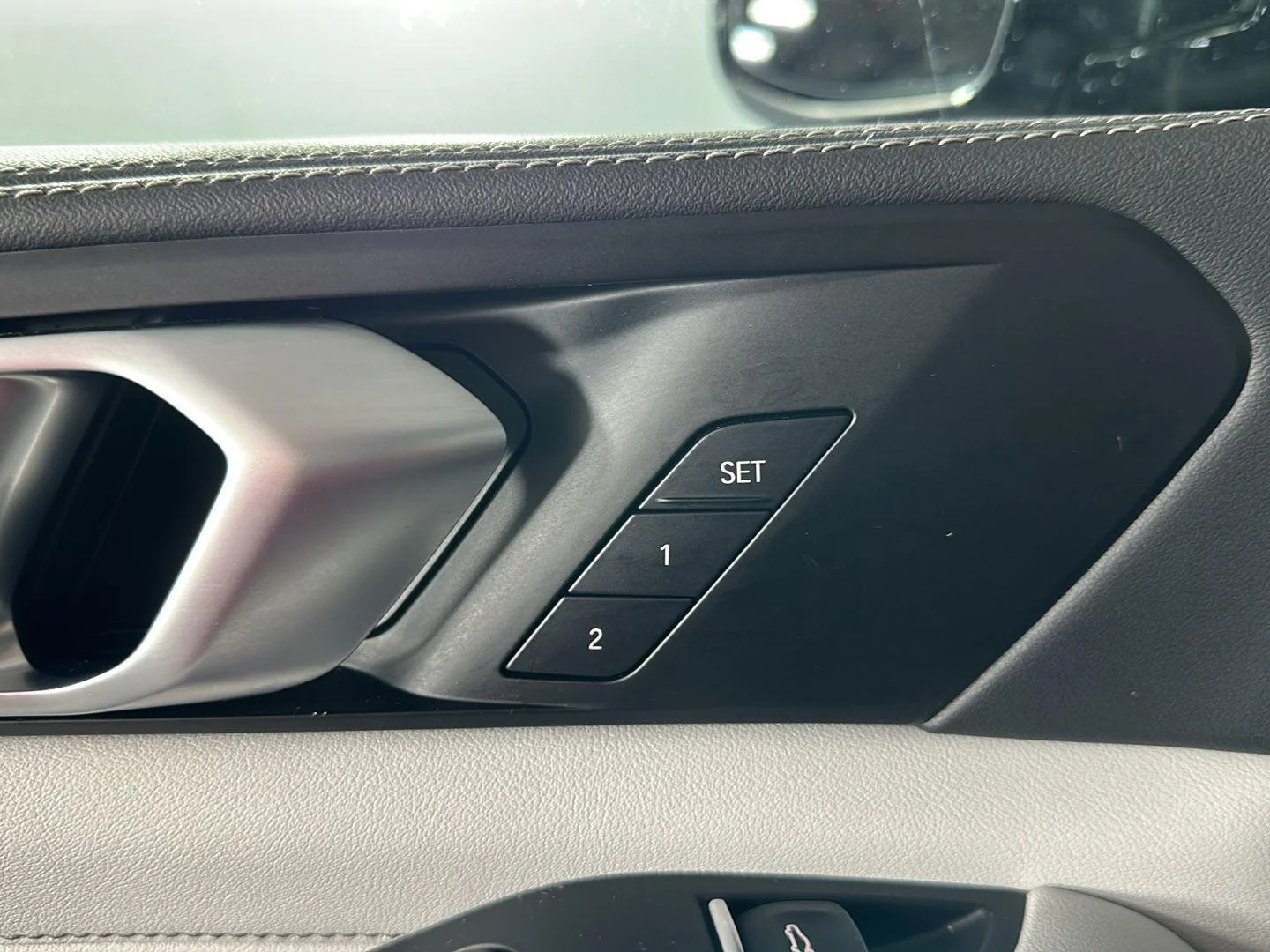 Used 2025 Carbon Black Metallic BMW xDrive40i image 9