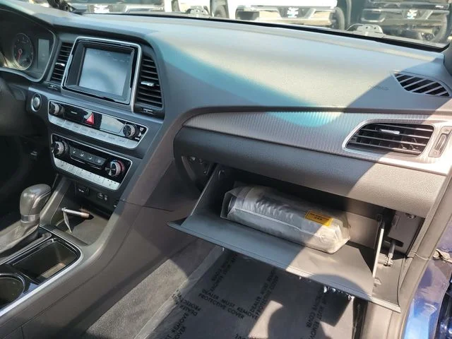 Used 2018 Blue Hyundai Sport image 31