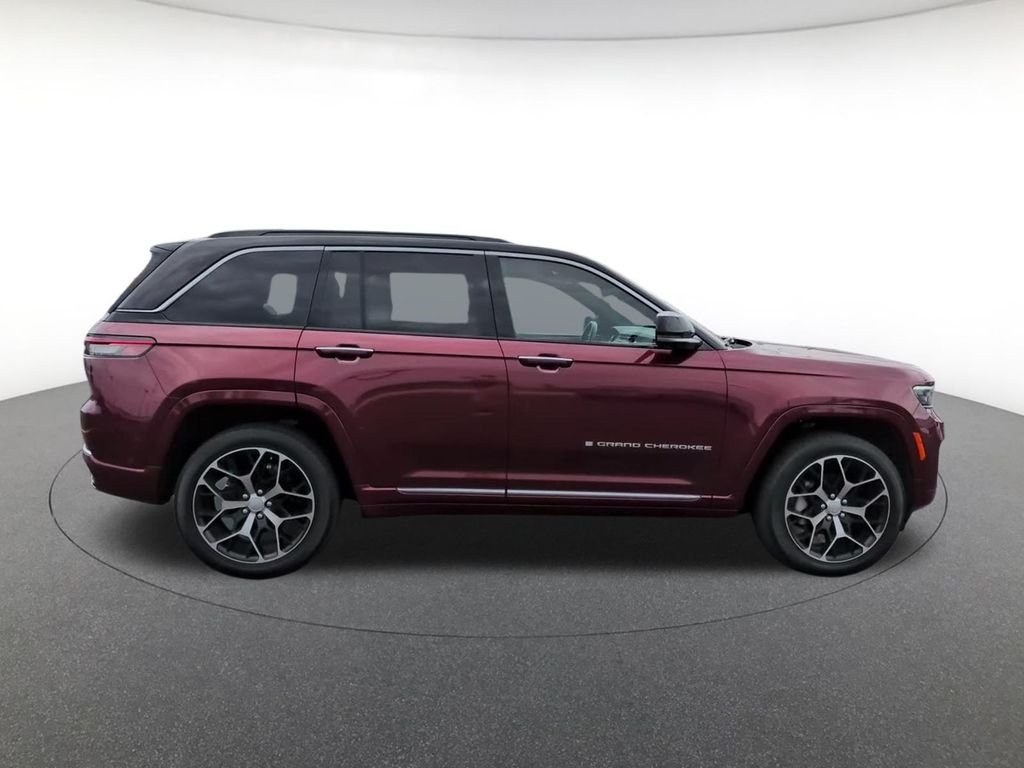 Used 2025 Red Jeep Summit Reserve image 4