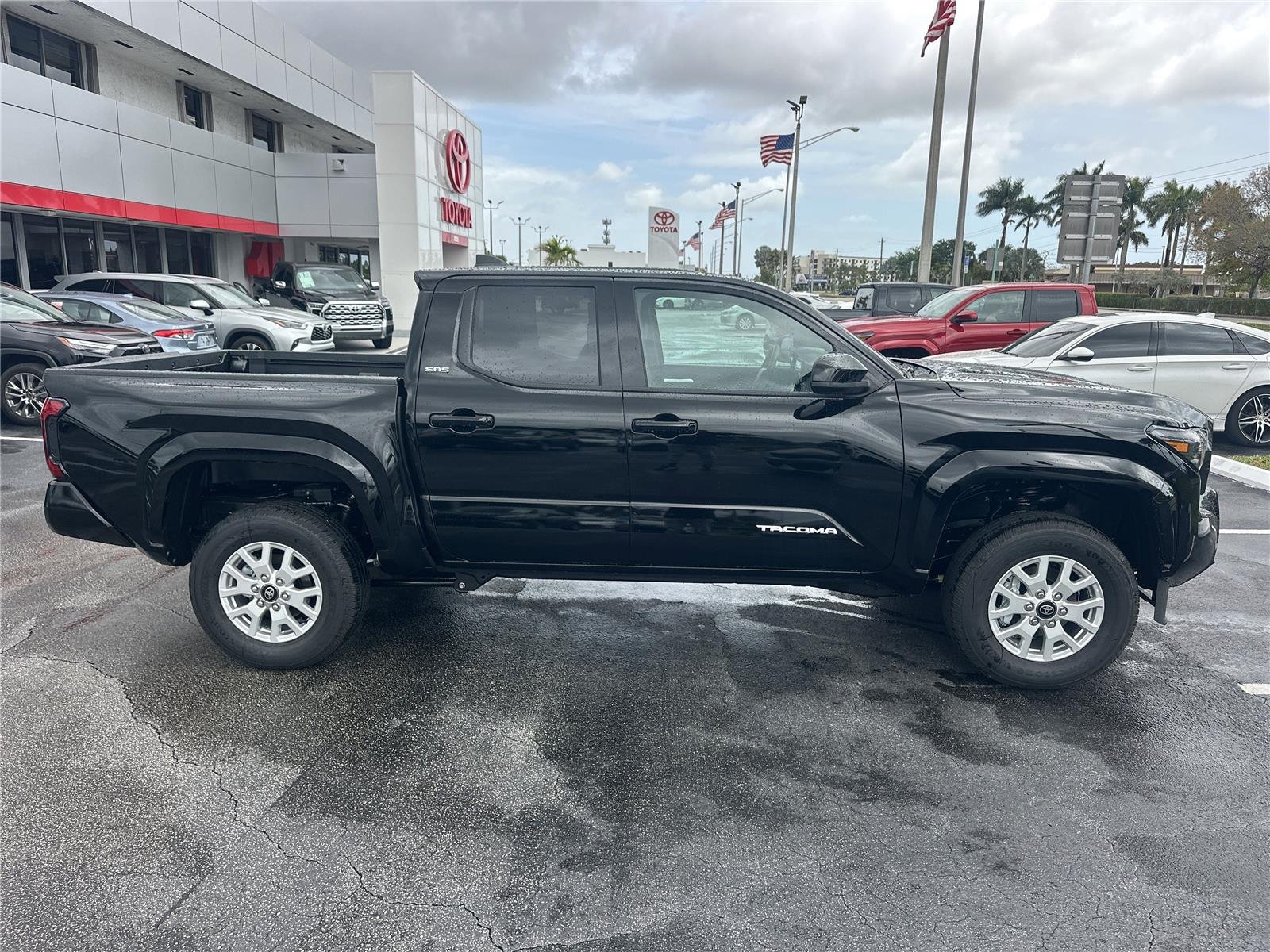 View vehicle photo 4