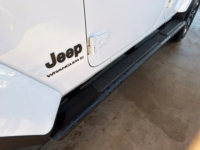 New 2027 Bright White Clear-Coat Paint Jeep Sahara image 12