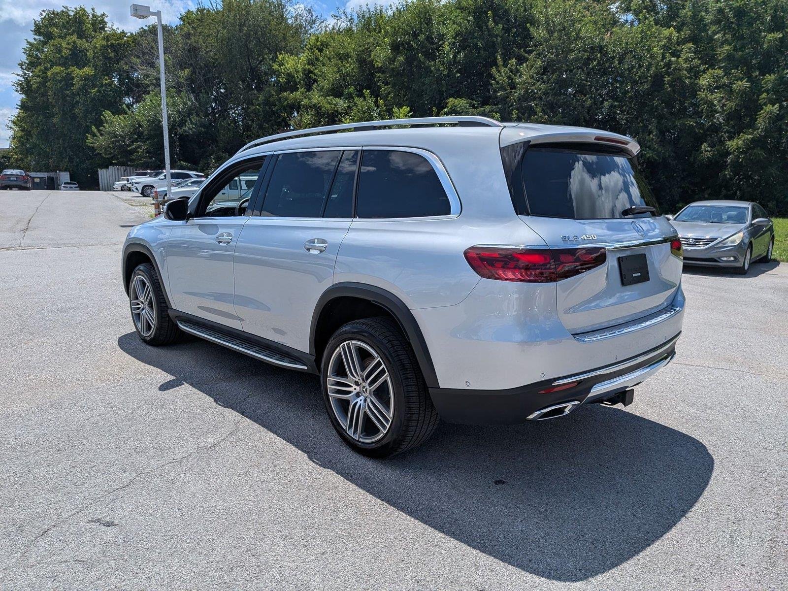 Used 2025 Cirrus Silver Metallic Mercedes-Benz GLS 450 image 3