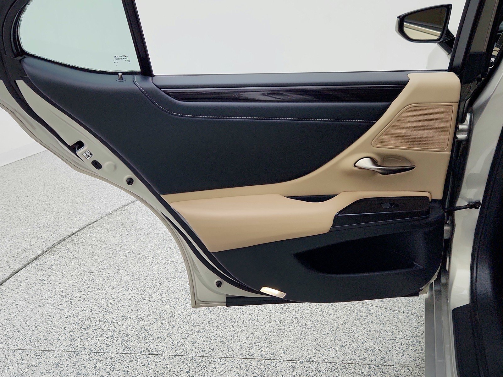 Used 2019 MOONBEAM BEIGE Lexus ES 300h Luxury image 28