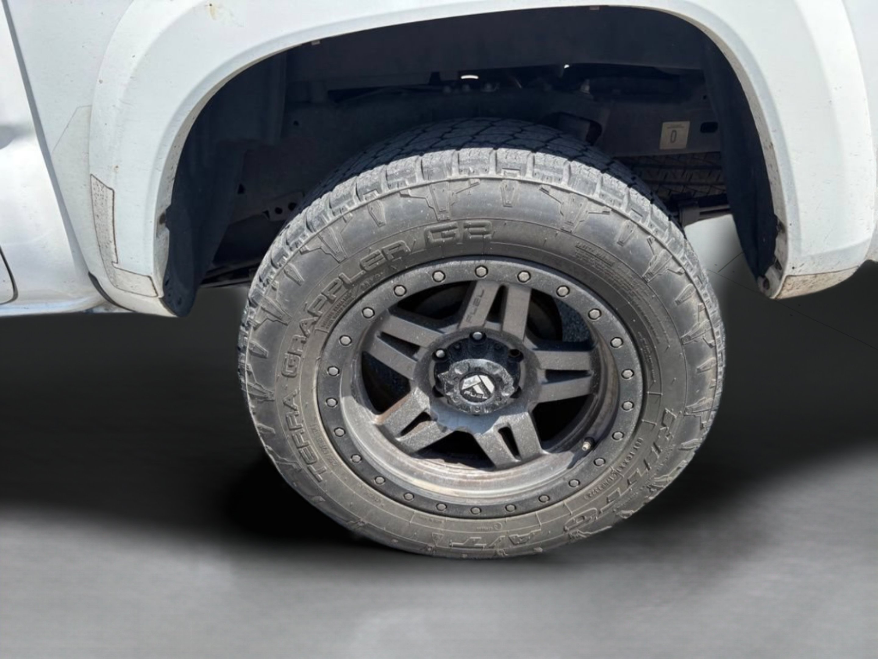 Used 2018 Super White Toyota SR5 image 29