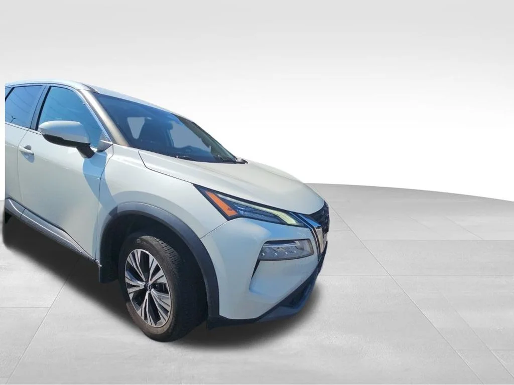Used 2022 White Nissan SV image 4
