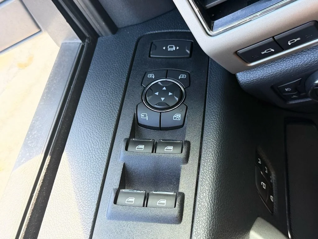 Used 2022 Black Ford Lariat image 37