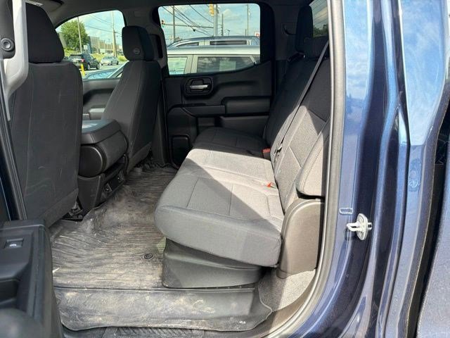 Used 2021 Pacific Blue Metallic GMC Base image 15