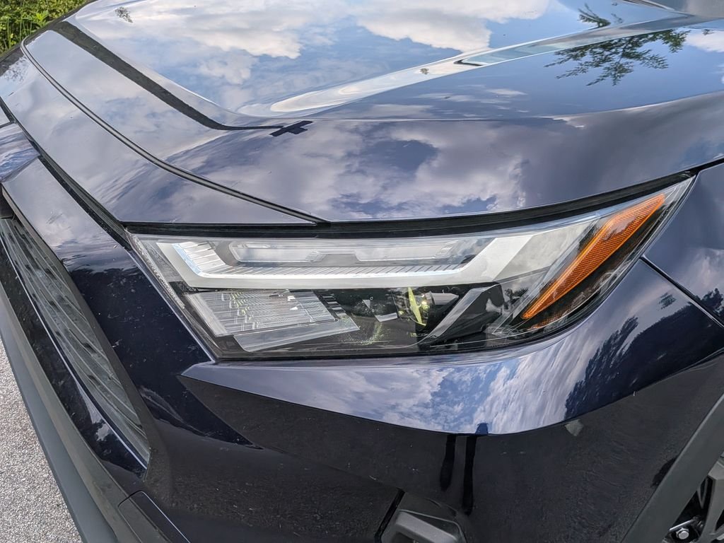 Certified Used 2025  Toyota XLE Premium image 7