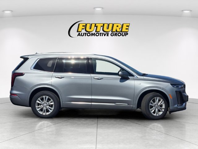 Used 2024 Silver Cadillac Luxury image 3