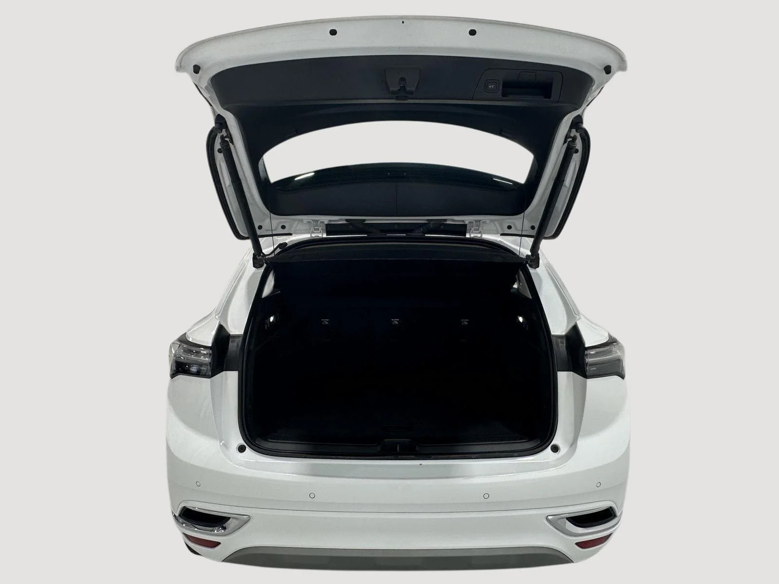 Used 2022 SUMMIT WHITE Buick Avenir image 25