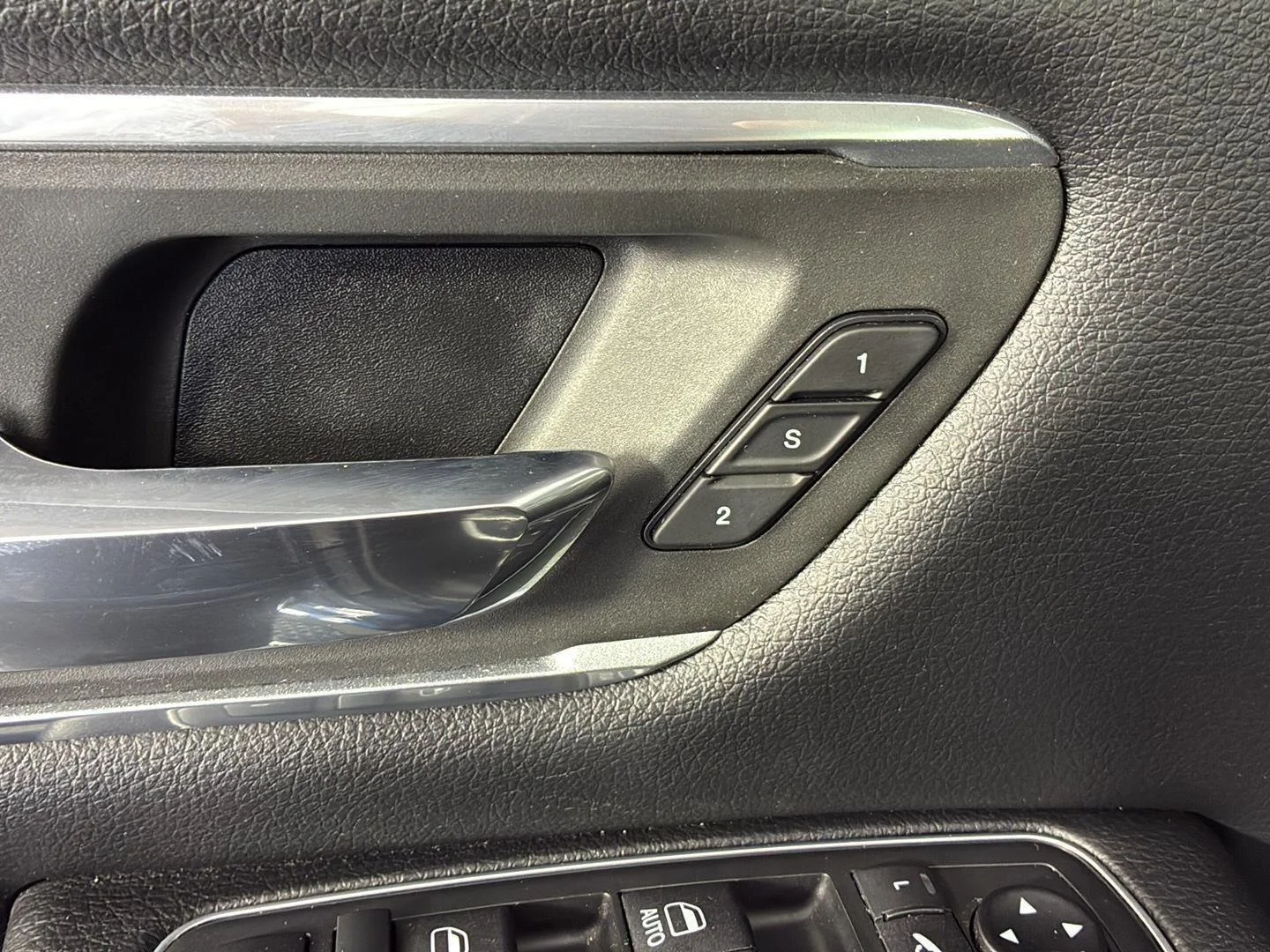 Used 2020 Patriot Blue Pearlcoat Ram Laramie image 31