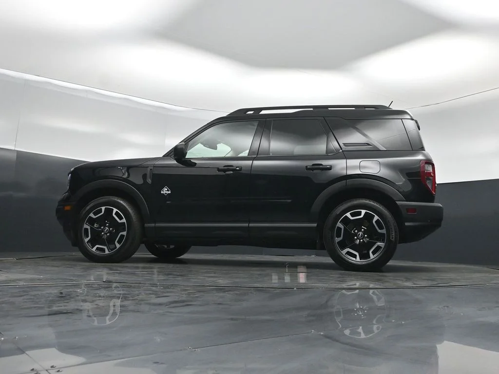 Used 2023 Black Ford Outer Banks image 7