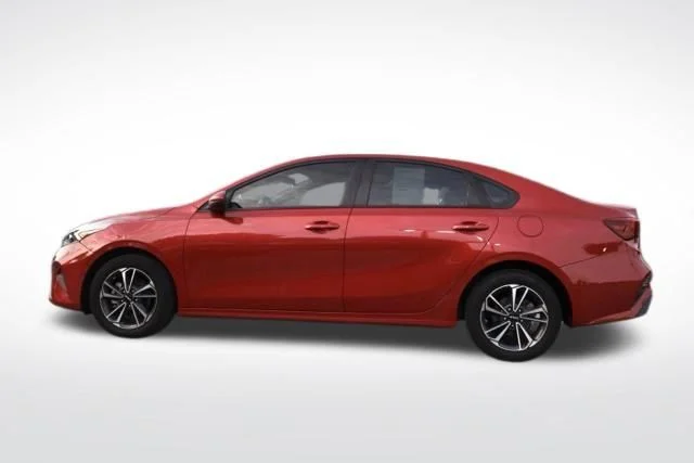 Used 2024 Red Kia LXS image 7