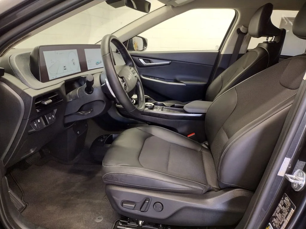 Used 2024 Gray Kia Light image 23
