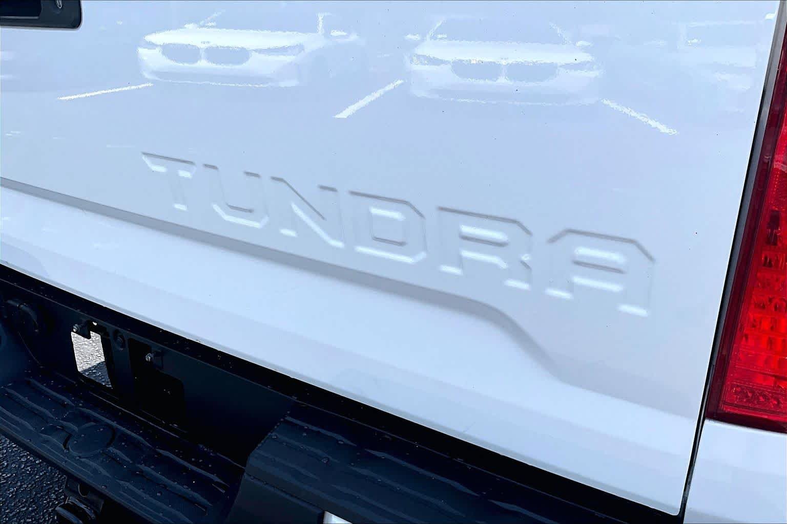 Used 2017 Super White Toyota SR5 image 9