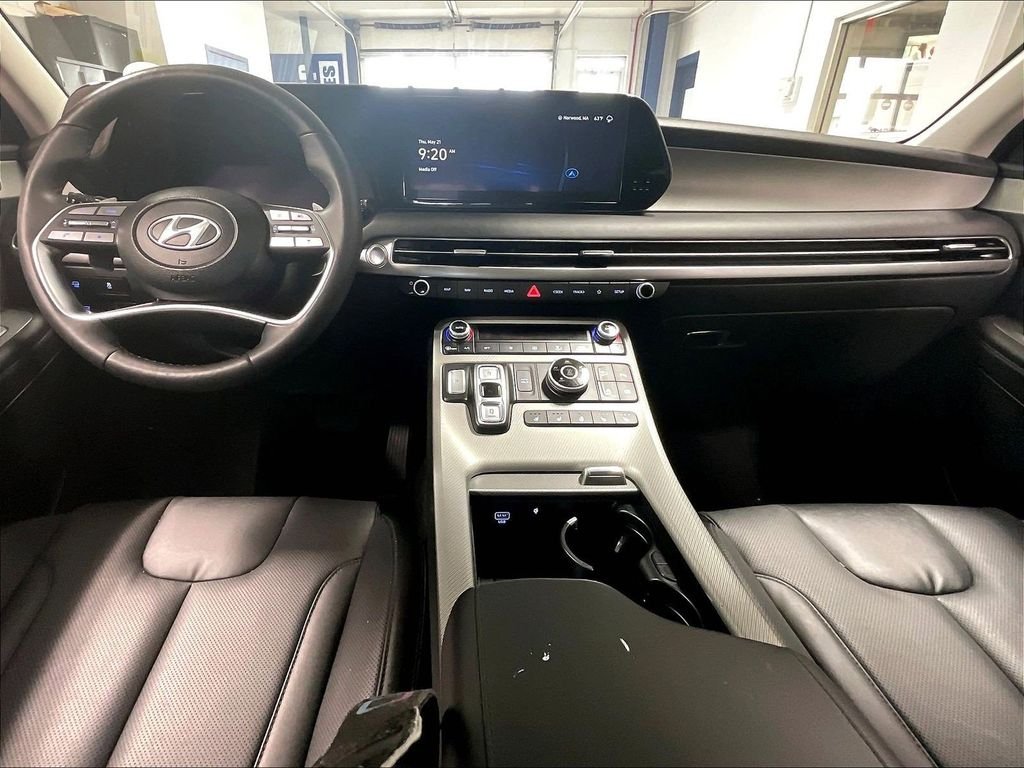 Used 2024 Black Hyundai SEL image 21