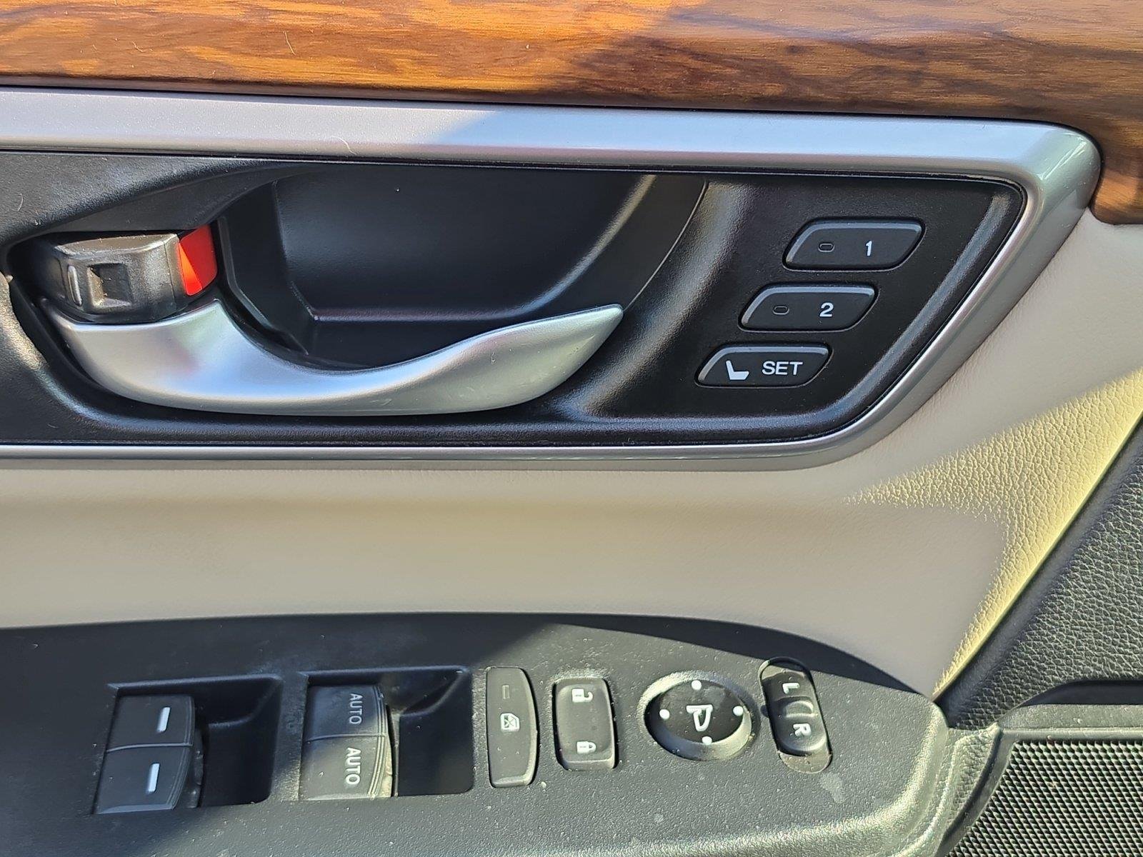 Used 2019 Platinum White Pearl Honda Touring image 19