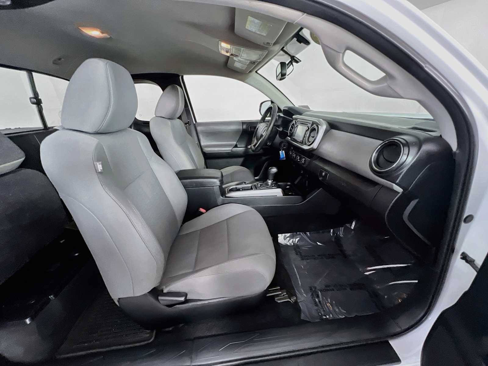Used 2017 Super White Toyota SR5 image 27