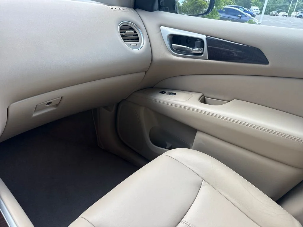 Used 2013 Arctic Blue Nissan SL image 17
