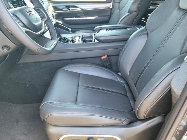 New 2026 Baltic-Gray Metallic Clear-Coat Exterior Paint Jeep Grand Wagoneer image 17