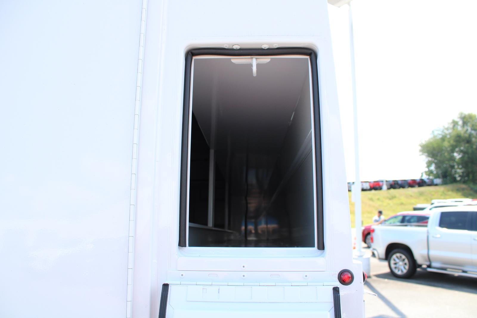 New 2025 Summit White GMC 1WT image 7
