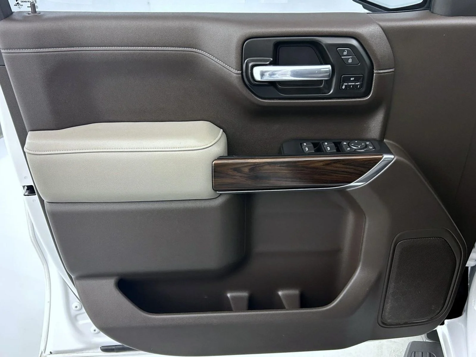 Used 2021 White GMC SLT image 9