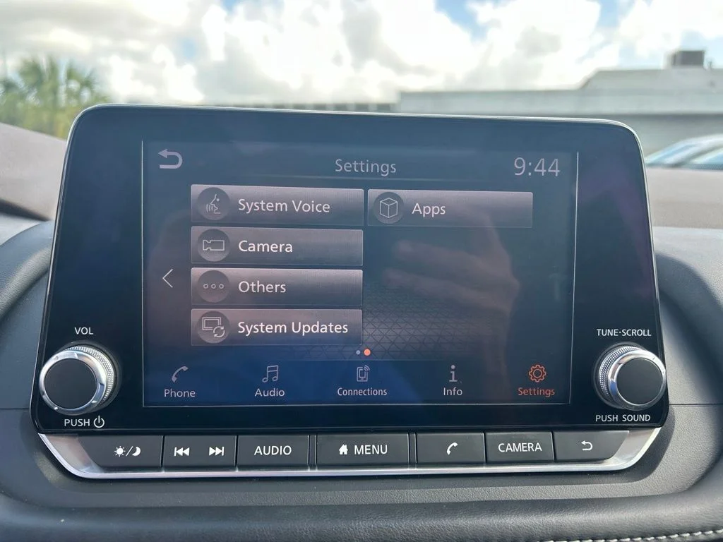 Used 2021 Gray Nissan SL image 38