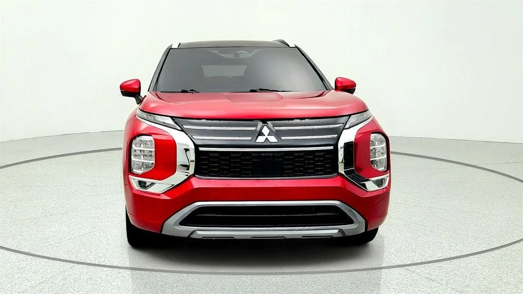 Used 2025 Red Diamond/Black Roof Mitsubishi SEL w/ Premium Package image 2