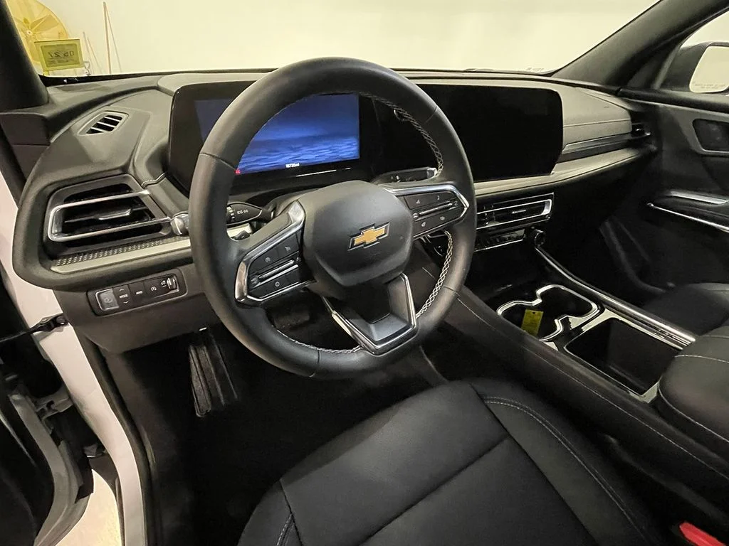 Used 2026 White Chevrolet LT image 25