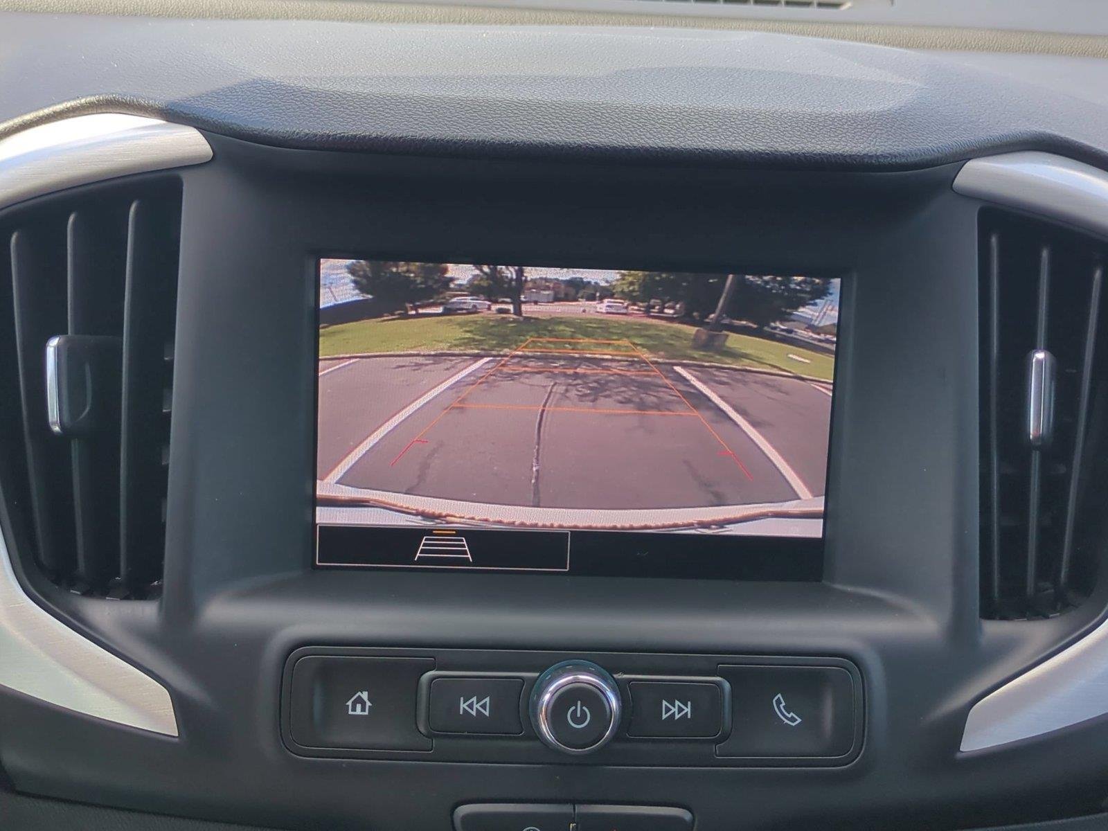 Used 2022 Summit White GMC SLE image 25