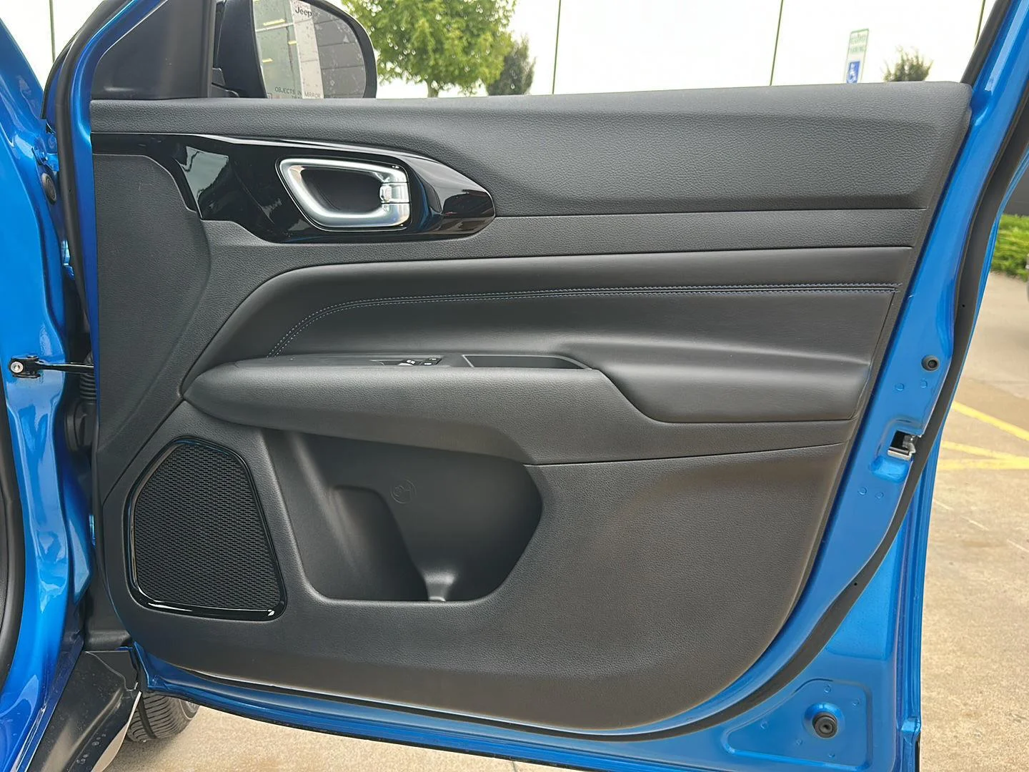 New 2026 Hydro Blue Pearlcoat Jeep Latitude Altitude image 27