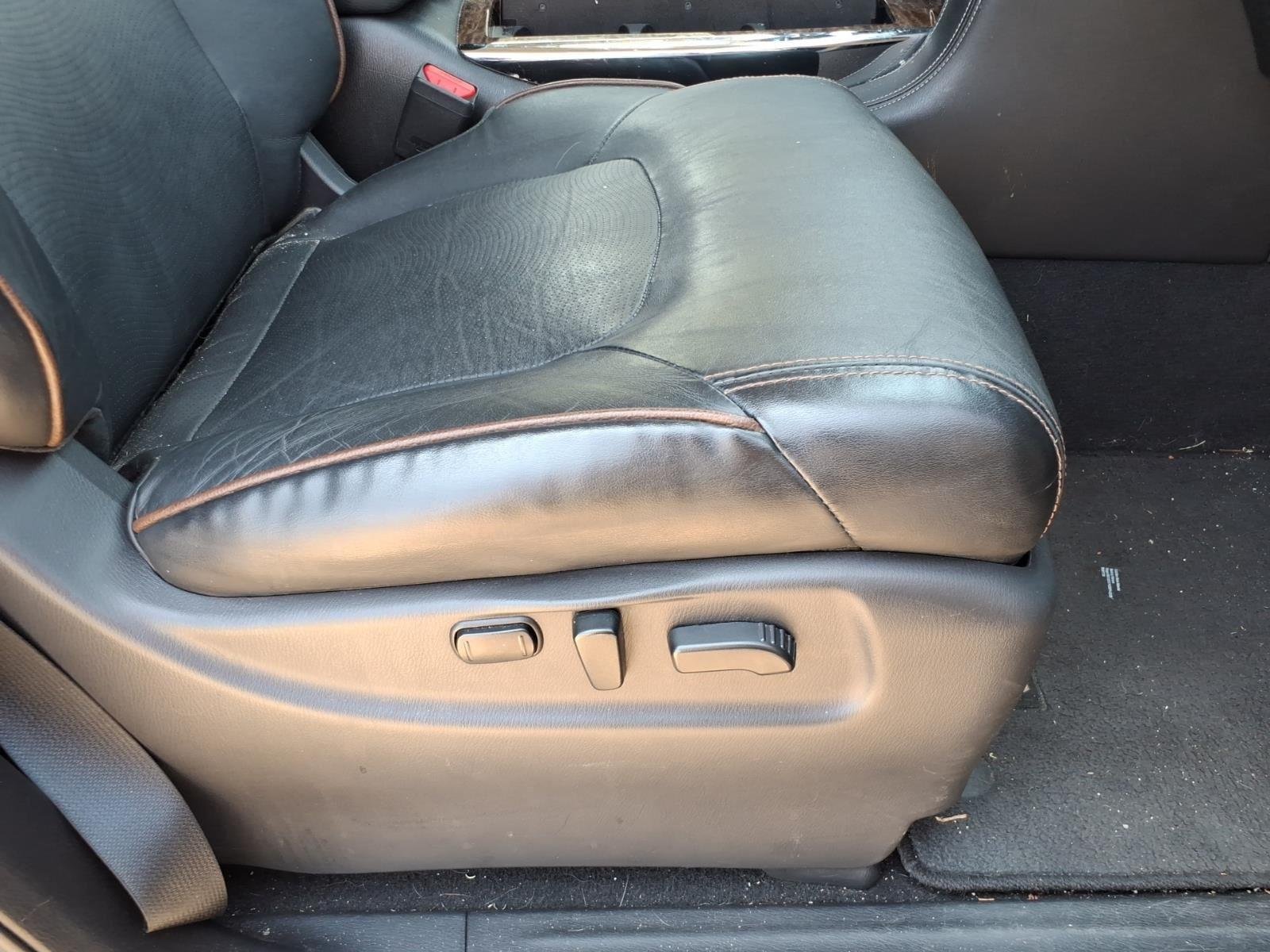 Used 2019 Super Black Nissan SL image 18