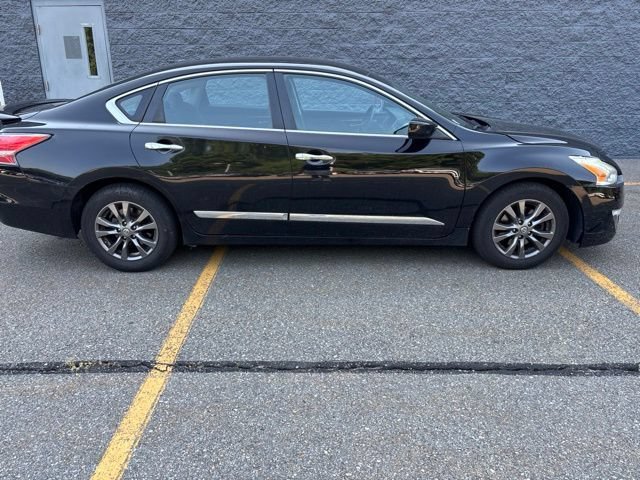 Used 2015 Super Black Nissan 2.5 S image 4