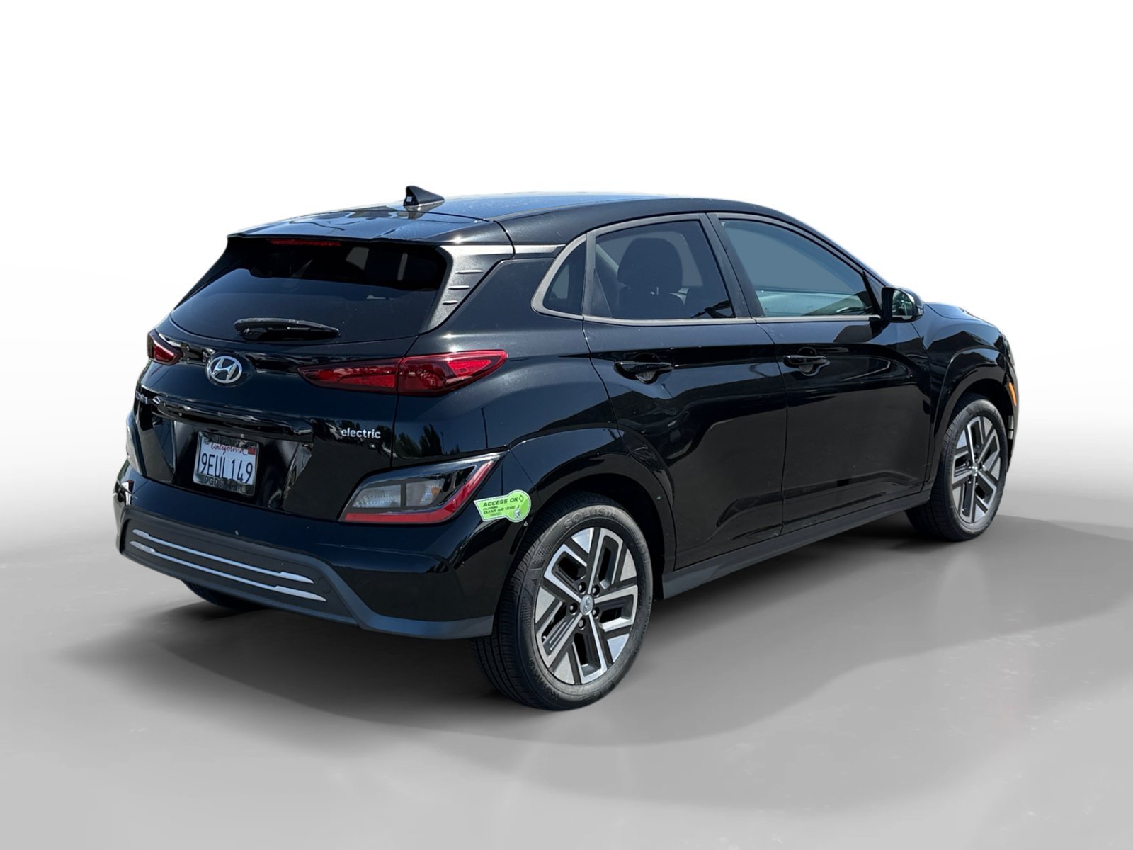 Certified Used 2023 Ultra Black Hyundai SE image 5