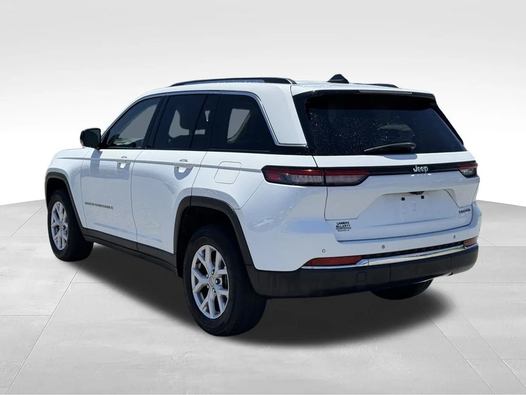 Used 2022 White Jeep Limited image 3