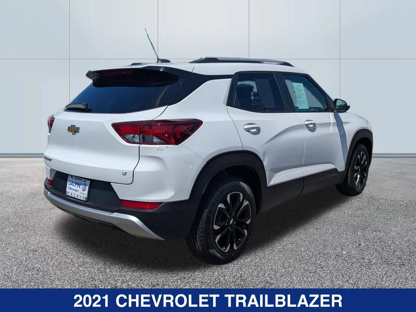 Used 2021 White Chevrolet LT image 5