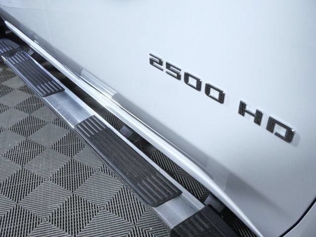 Used 2022 White Chevrolet Custom image 8
