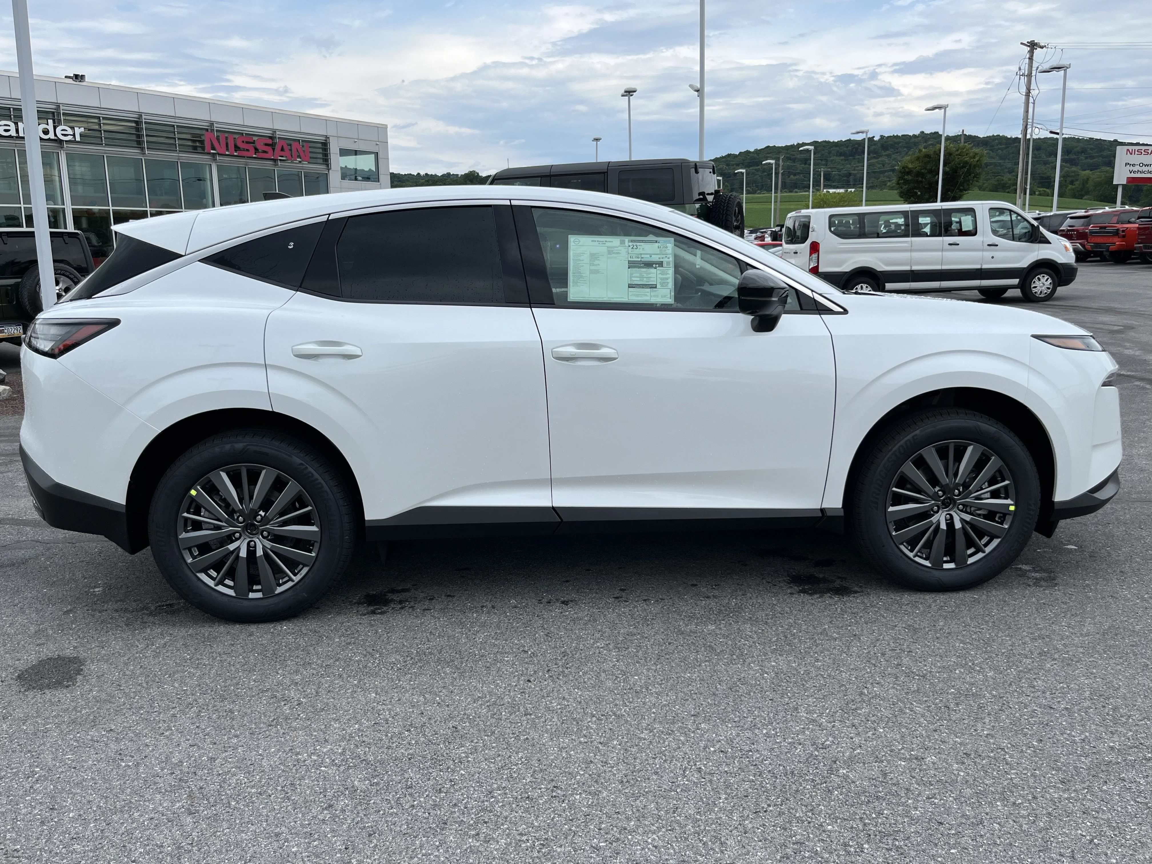 New 2026 Everest White Pearl TriCoat Nissan SL image 2