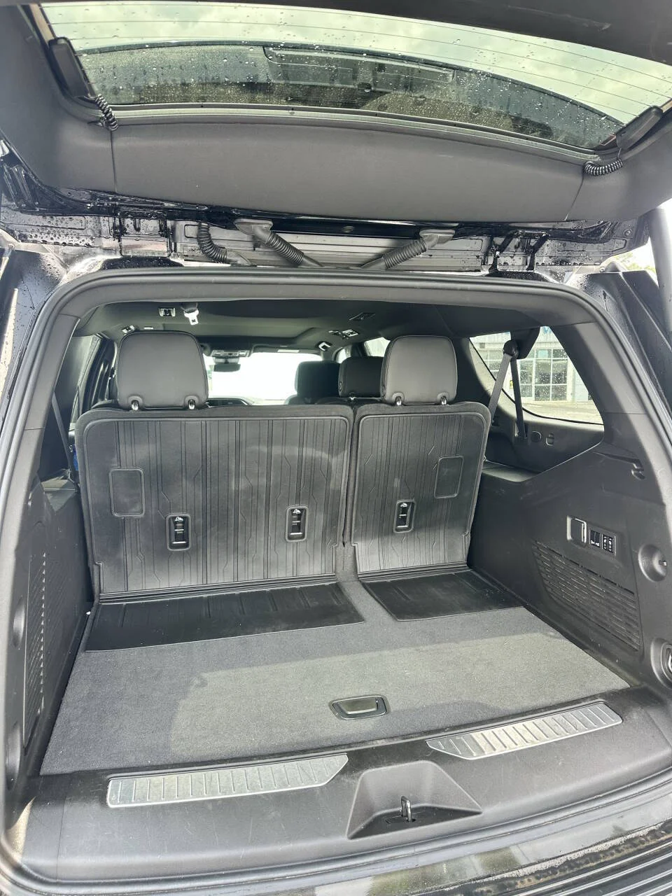 Used 2024 Black GMC Denali 4x4 4dr SUV image 6