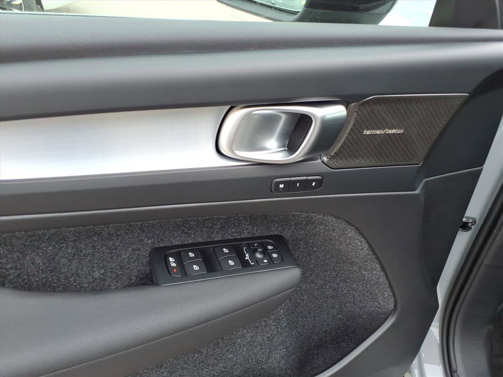 New 2026 Vapour Grey Volvo Ultra Black Edition image 13