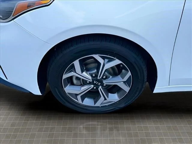 Used 2020 White Kia LXS image 15