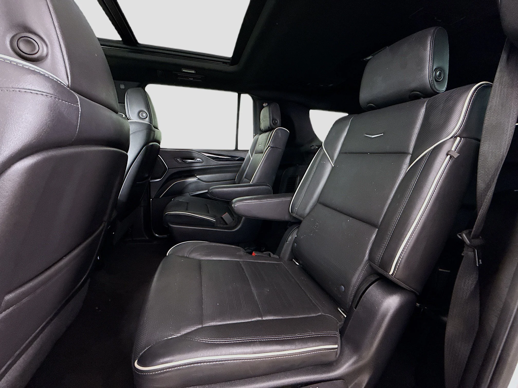 Used 2022 Crystal White Tricoat Cadillac Sport image 28