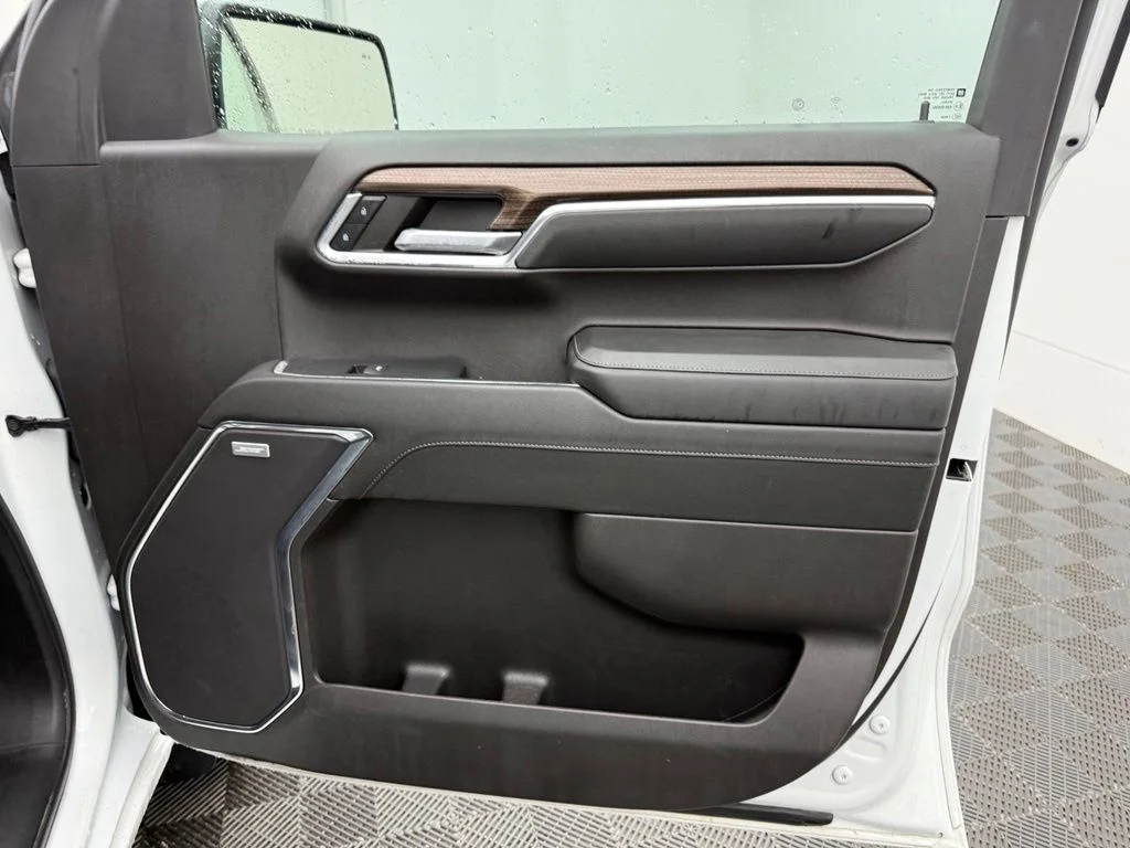 Used 2023 White Chevrolet LT Trail Boss image 34