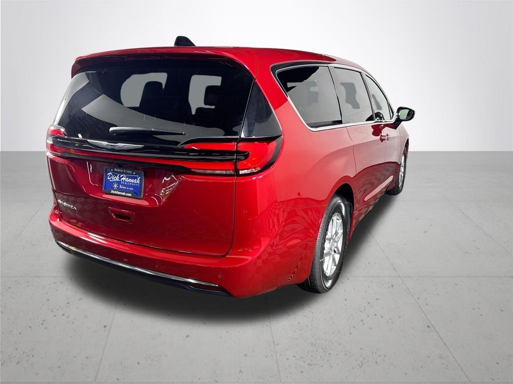 New 2026 Red Hot Pearl-Coat Exterior Paint Chrysler Select image 6