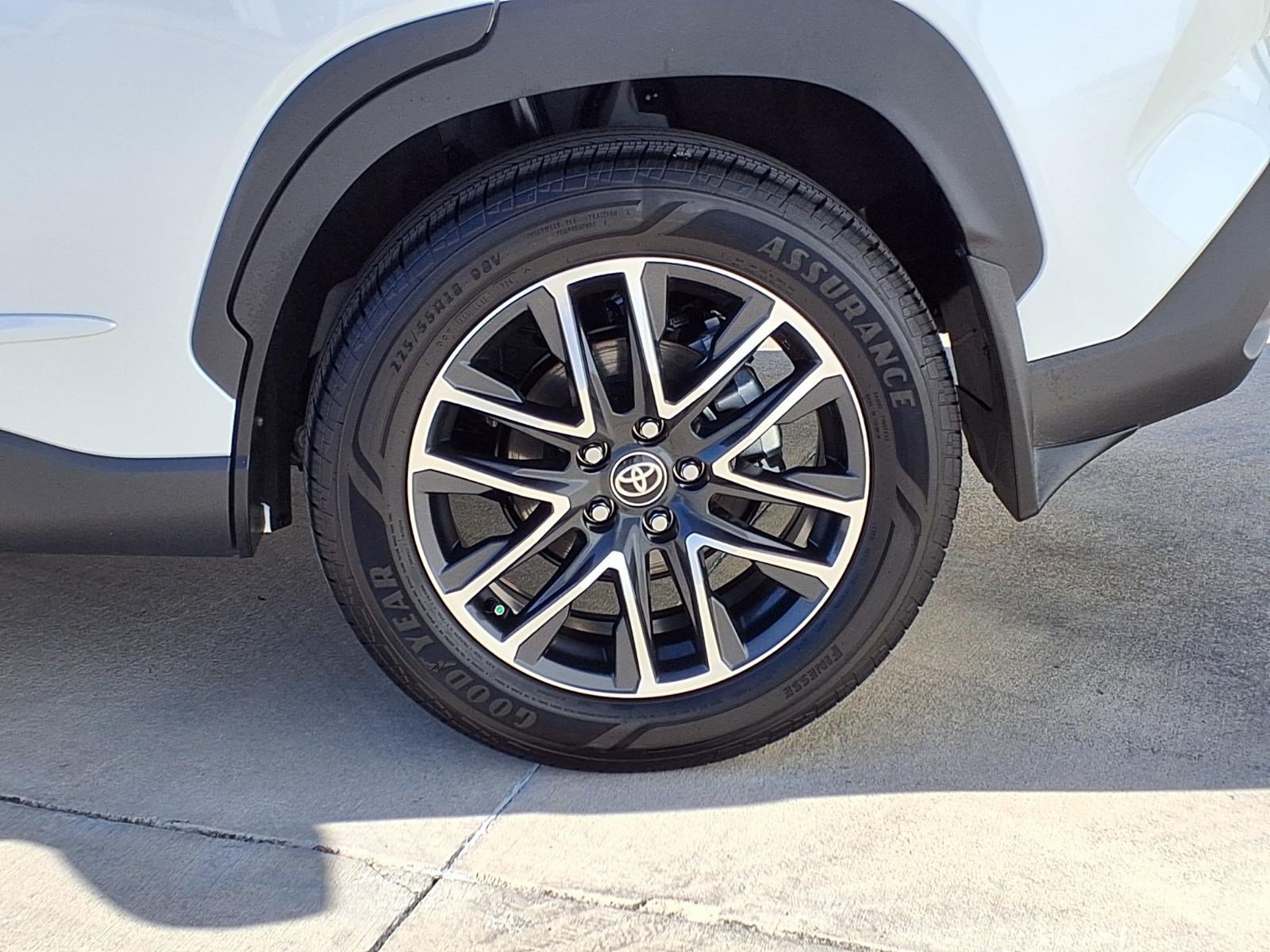 Certified Used 2026 WIND CHILL PEARL Toyota XLE image 9