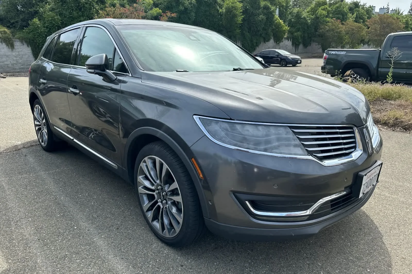 Used 2017 Magnetic Gray Metallic Lincoln Reserve image 3