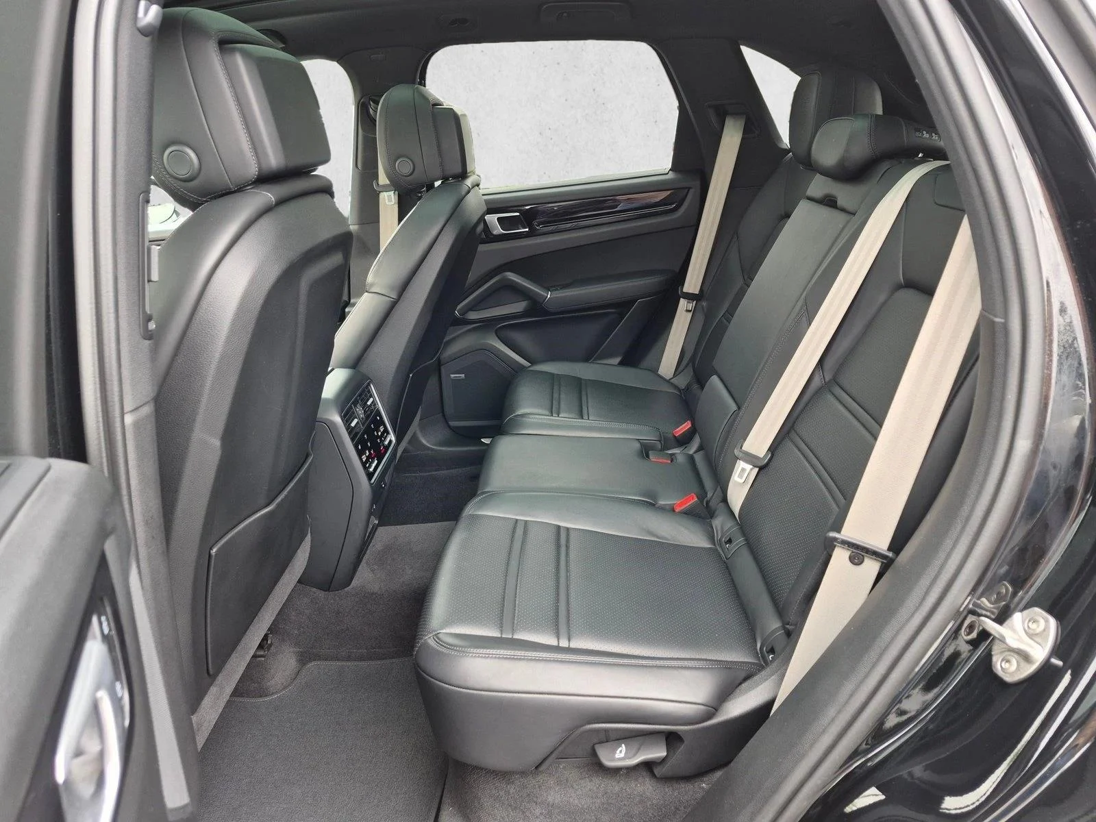 2023 Porsche Cayenne Platinum Edition - Photo 17