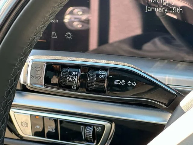 2025 Cadillac LYRIQ Luxury 2 - Photo 9