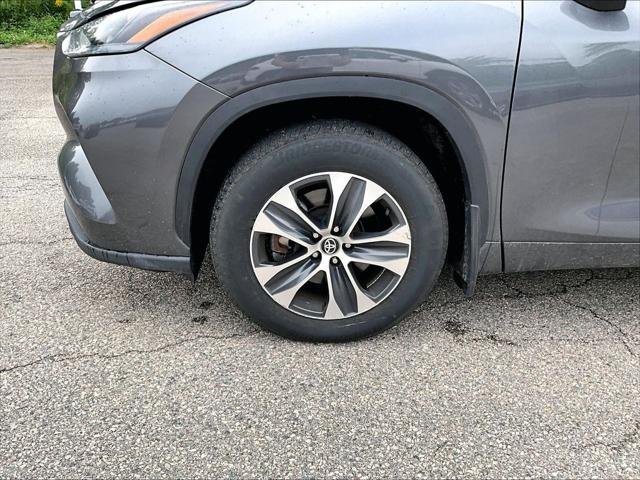 Certified Used 2025 MAGNETIC GRAY MET. Toyota  image 7